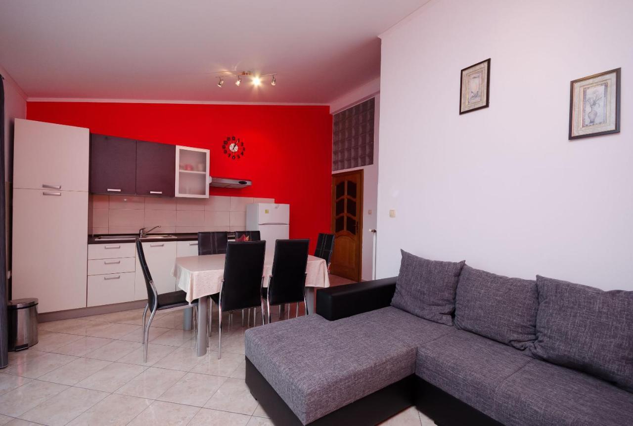 Apartments By The Sea In لوبار المظهر الخارجي الصورة