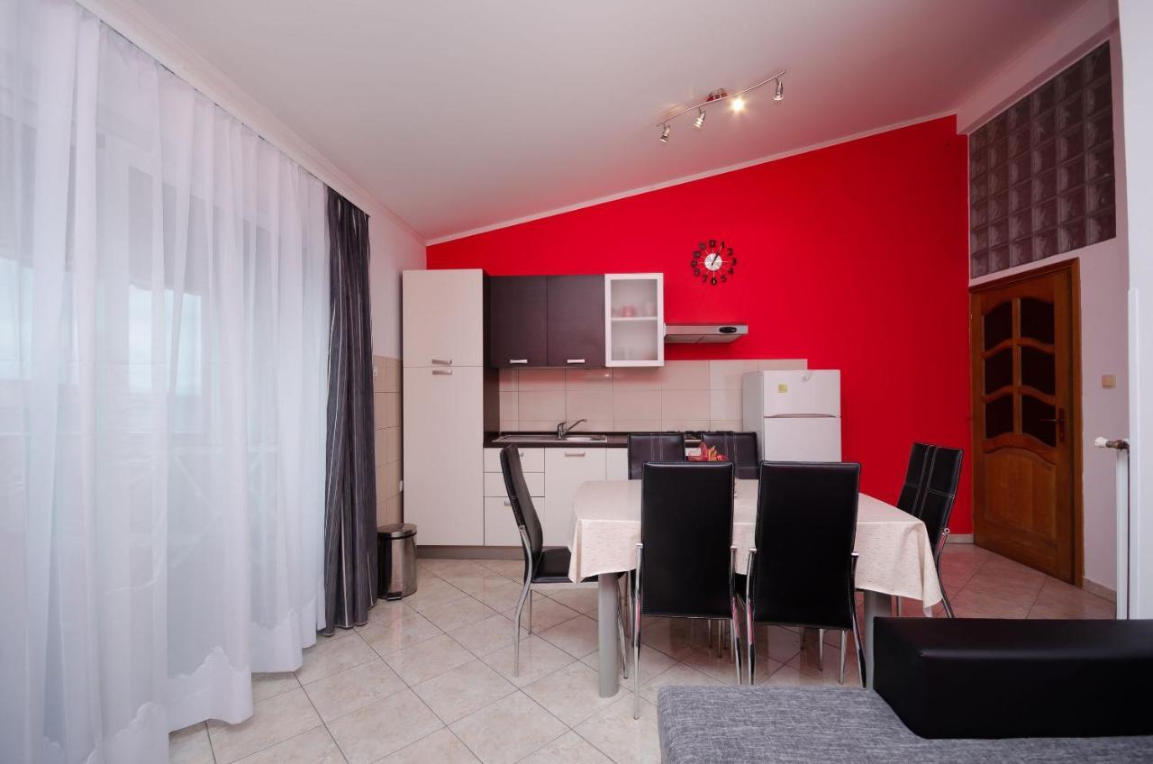Apartments By The Sea In لوبار المظهر الخارجي الصورة