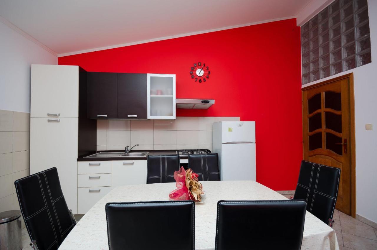 Apartments By The Sea In لوبار المظهر الخارجي الصورة