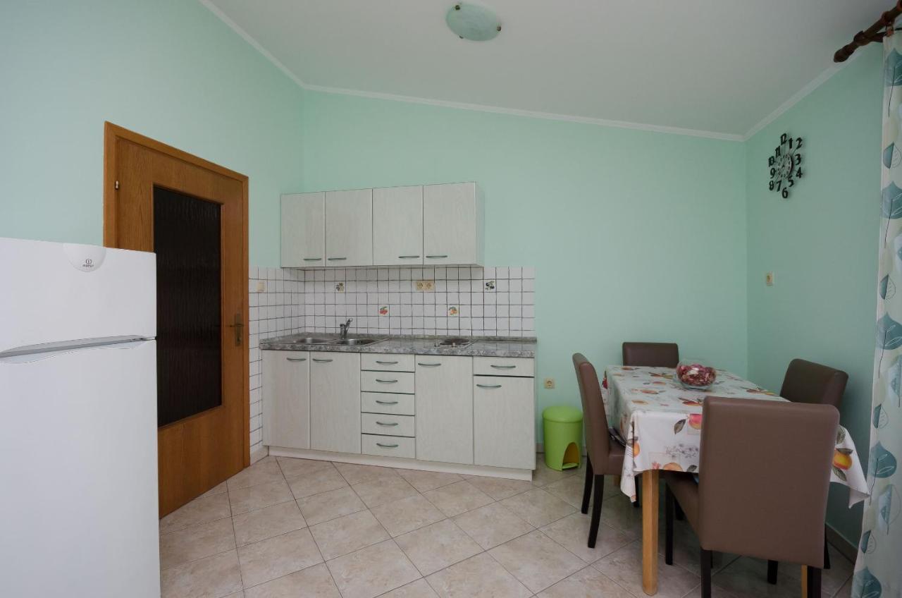 Apartments By The Sea In لوبار المظهر الخارجي الصورة