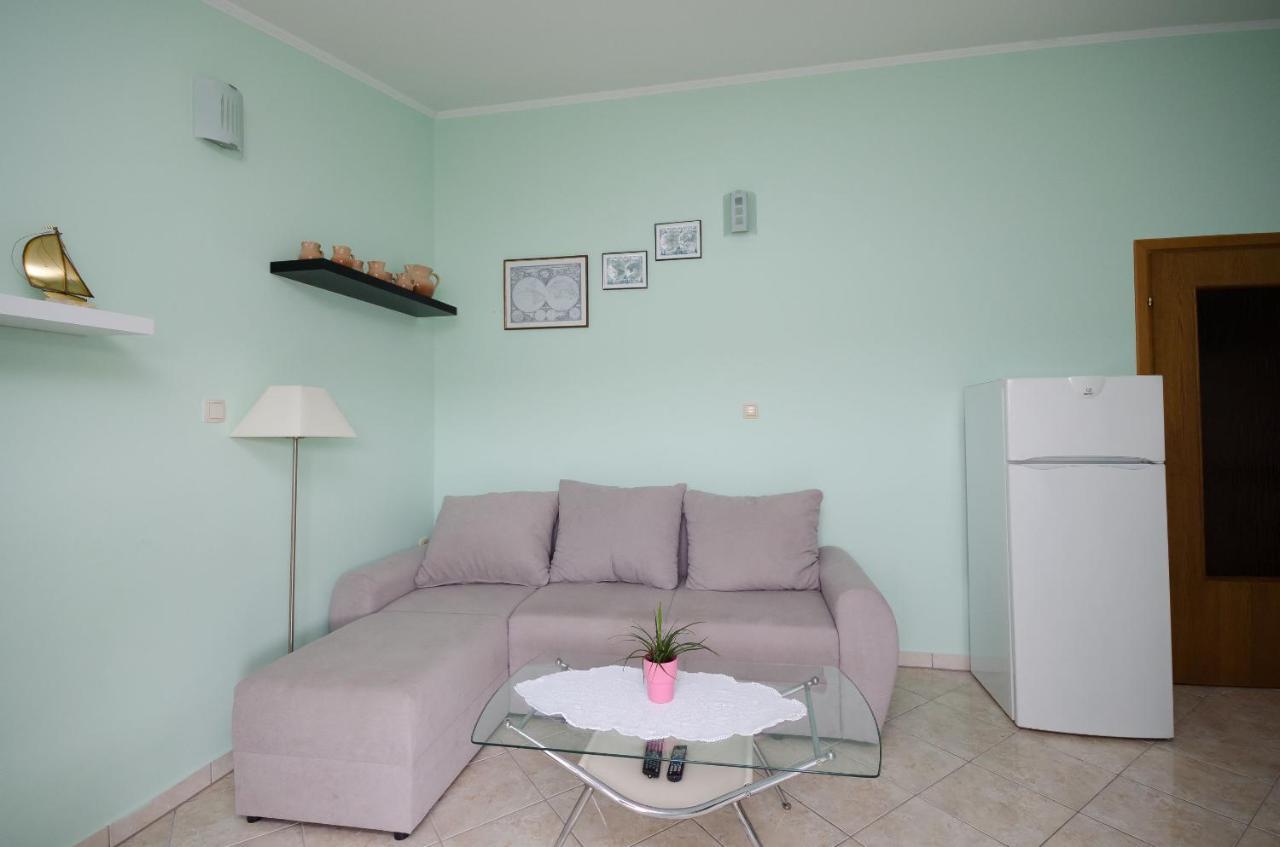 Apartments By The Sea In لوبار المظهر الخارجي الصورة