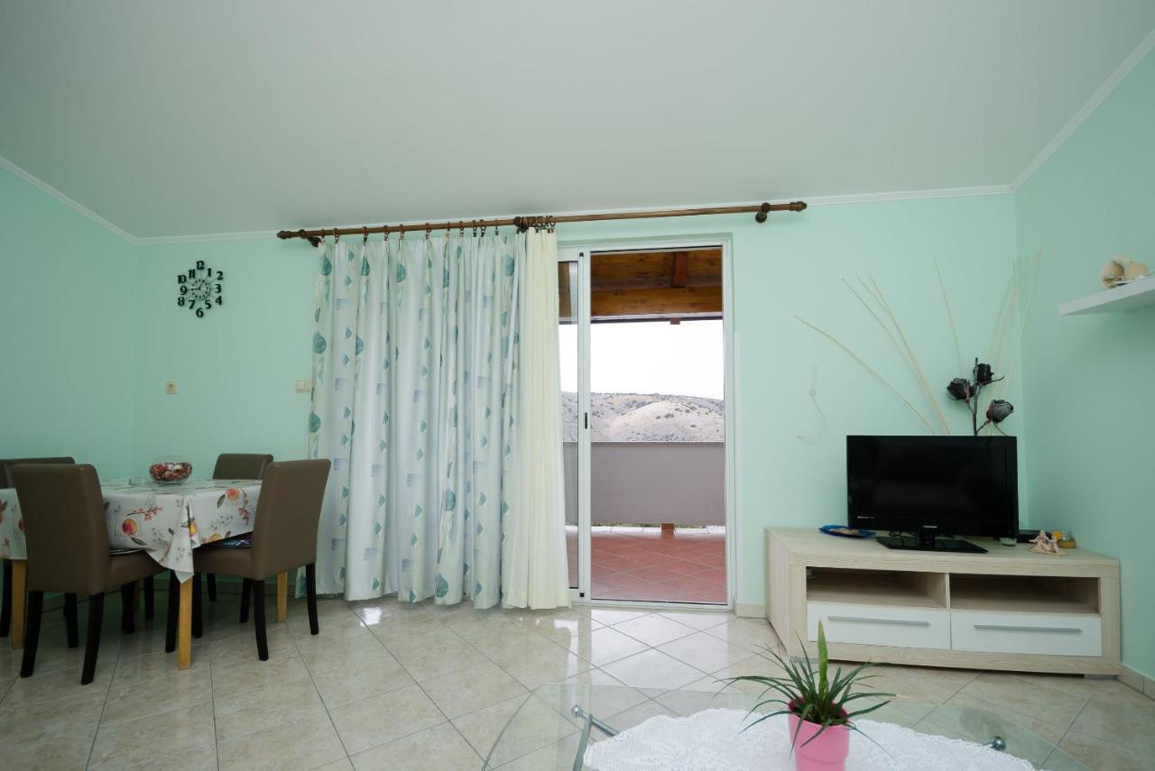Apartments By The Sea In لوبار المظهر الخارجي الصورة