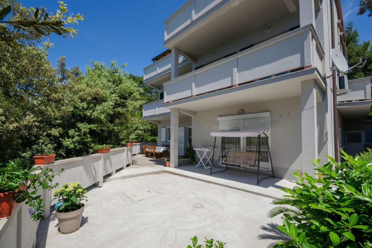 Apartments By The Sea In لوبار المظهر الخارجي الصورة