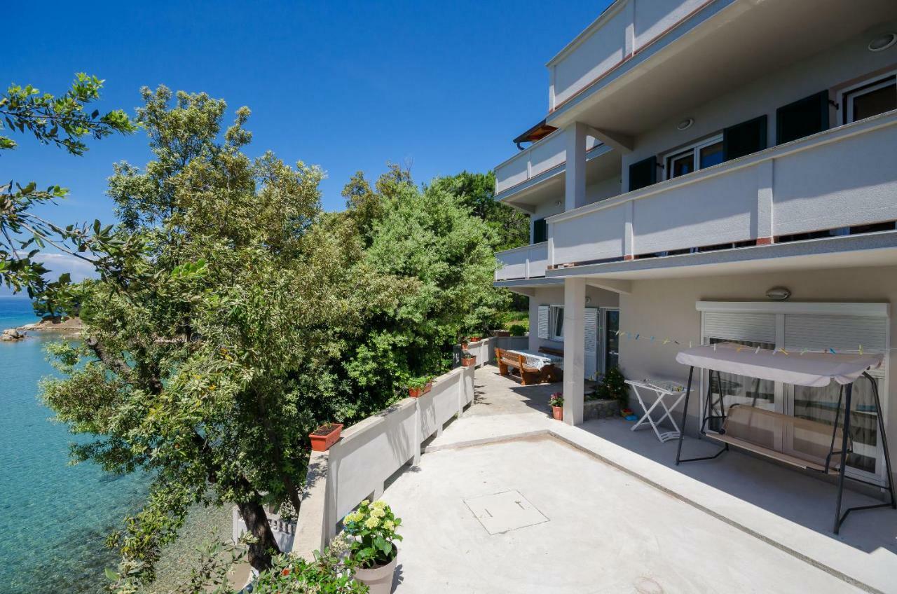 Apartments By The Sea In لوبار المظهر الخارجي الصورة